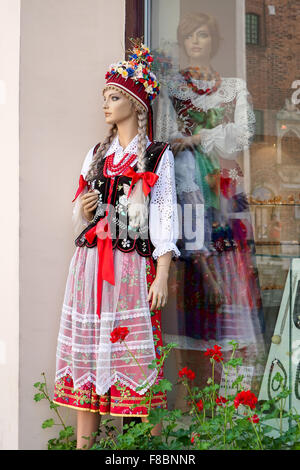 Mannequin en costume national à Cracovie Banque D'Images