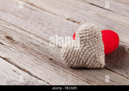 Valentines Day hearts toy sur table en bois avec copie espace Banque D'Images