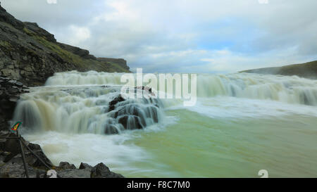 Colorés, incroyable, immense cascade de Gullfoss en Islande. Banque D'Images