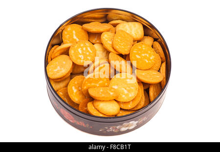 Boîte ronde à cookies isolé sur fond blanc Banque D'Images