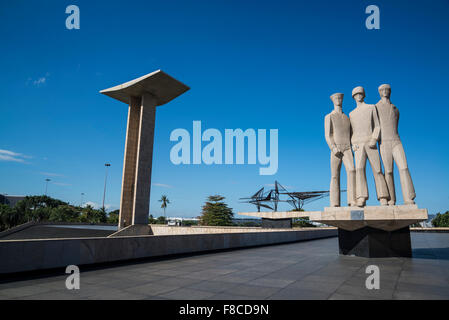 Monument aux morts de la Seconde Guerre mondiale, statue en granite par Alfredo Ceschiatti - le personnel de la terre, de la mer, et Banque D'Images