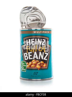 Pouvez d'Heinz baked beans Cafe du clocher en sauce tomate isolé sur fond blanc. Banque D'Images