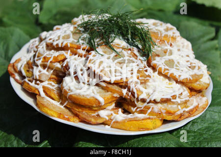 Plat de courges fraîches rôties en sauce et au fenouil Banque D'Images