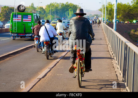 Randonnée à vélo sur le Pont des martyrs Bridge Banque D'Images