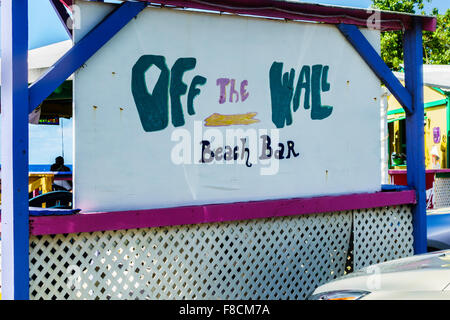 Le signe de sur le mur dans le bar de la plage de Sainte Croix, Îles Vierges des États-Unis. Banque D'Images