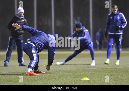 Kiev, Ukraine. Dec 8, 2015. Dynamo Kiev formation - Kiev, Ukraine - 08/12/15 Dynamo Kiev's les joueurs s'entraînent avant leur match de soccer de la Ligue des Champions contre le Maccabi Tel Aviv Crédit : Nazar Furyk/ZUMA/Alamy Fil Live News Banque D'Images