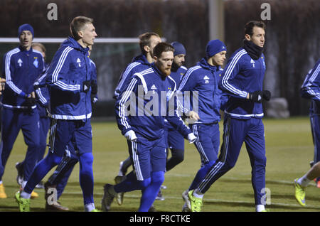 Kiev, Ukraine. Dec 8, 2015. Dynamo Kiev formation - Kiev, Ukraine - 08/12/15 Dynamo Kiev's les joueurs s'entraînent avant leur match de soccer de la Ligue des Champions contre le Maccabi Tel Aviv Crédit : Nazar Furyk/ZUMA/Alamy Fil Live News Banque D'Images