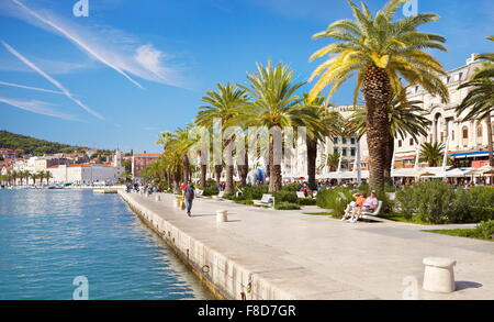 Split, promenade en bord de mer, la Croatie, Dalmatie, Europe Banque D'Images