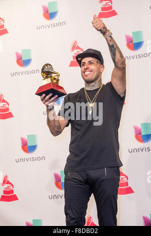 Nicky Jam, gagnant du meilleur bilan des villes pose dans la salle de presse au cours de la 16e Conférence annuelle de Latin Grammy Awards à Las Vegas Banque D'Images