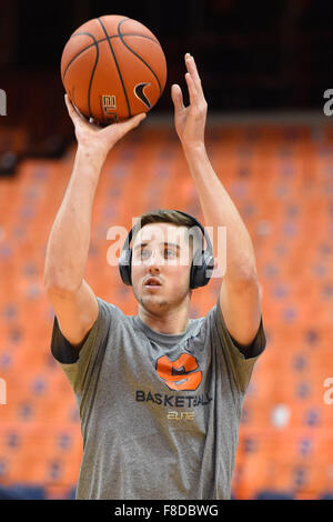 Syracuse, New York, USA. Dec 8, 2015. L'Orange de Syracuse Tyler Lydon (20) se réchauffe avant un match de basket-ball de NCAA contre les Raiders Colgate le Mardi, Décembre 8, 2015 à la Carrier Dome à Syracuse, New York. Barnes riche/CSM/Alamy Live News Banque D'Images