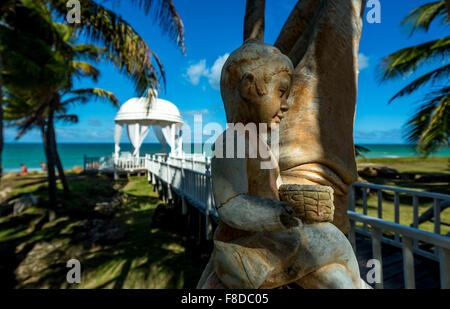 Mariage romantique pavillon de l'Hôtel Paradisus Varadero Resort SPA Varadero, pont en bois, de romance, de ciel bleu, des palmiers Banque D'Images