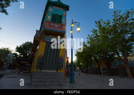 Célèbre Caminito street et de l'architecture à La Boca au crépuscule Banque D'Images