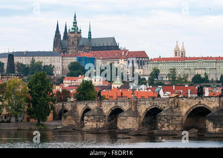 Le Château de Prague et le Pont Charles à Prague, la Vltava Banque D'Images