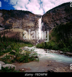 Les chutes Takakkaw, Parc national Yoho, Canadian Rockies, BC, British Columbia, Canada Banque D'Images