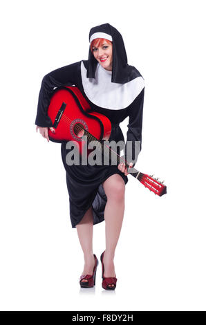 Nun playing guitar isolated on white Banque D'Images