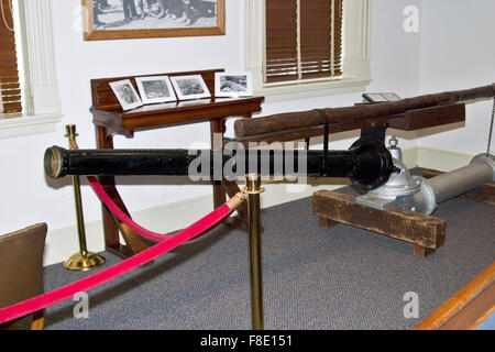 Un canon de l'eau utilisée pour faire sauter les dépôts de l'or des collines à la fin des années 1800, situé au Musée de l'or à Dahlonega en Géorgie. Banque D'Images