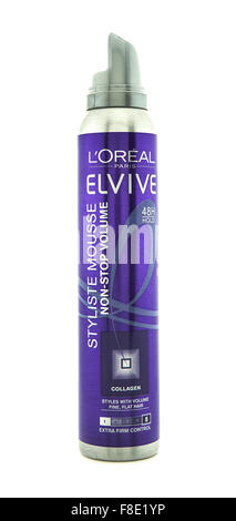 Loreal Elvive Mousse Styliste sur fond blanc Banque D'Images