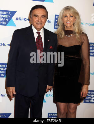 New York, New York, USA. Dec 8, 2015. Acteur TONY LO BIANCO et son épouse ALYSE LO BIANCO assister à l'onde d'espoir Award 2015 tenue à l'hôtel Hilton New York. Credit : Nancy/Kaszerman ZUMA Wire/Alamy Live News Banque D'Images