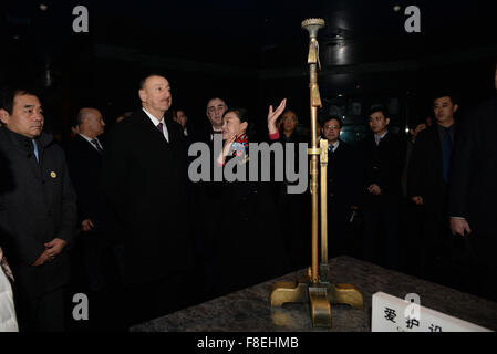 Xi'an, province du Shaanxi en Chine. 9Th Mar, 2015. Président de l'Azerbaïdjan, Ilham Aliyev, visite le mausolée de l'Empereur Qinshihuang Plan du Musée à Xi'an, capitale de la Province chinoise de Shaanxi nord-ouest, le 9 décembre 2015. © Liu Xiao/Xinhua/Alamy Live News Banque D'Images