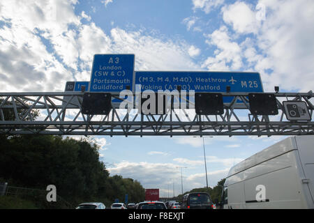 Autoroute M25 la signalisation routière Banque D'Images