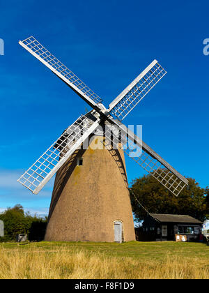 Moulin à Vent de Bembridge ou Knowle moulin sur l'île de Wight Angleterre UK construit autour de 1700 et maintenant un bâtiment classé grade 1 Banque D'Images