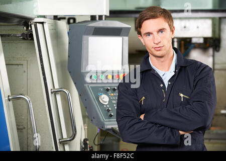 Machine de découpe informatisé d'exploitation ingénieur Banque D'Images