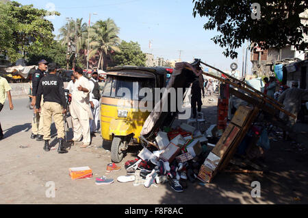 L'opération en cours contre la démolition de l'invasion illégale au cours de l'entraînement à l'empiétement anti Saddar salon à Karachi le Mercredi, Décembre 09, 2015. Banque D'Images