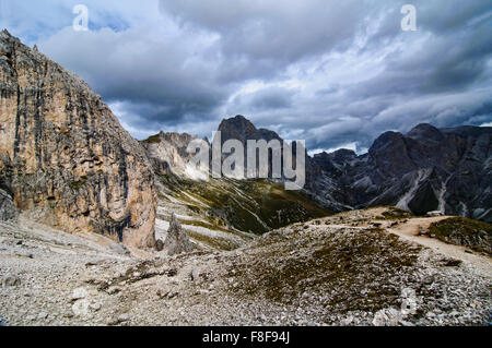 Belles montagnes des Dolomites en Italie à
