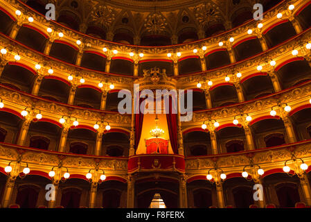 Teatro Bellini Catania, vue sur l'intérieur somptueux du Teatro Bellini - le célèbre opéra de Catane, en Sicile. Banque D'Images