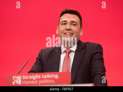 Shadow Home Secretary,Andy Burnham,donne son discours lors de la conférence du parti travailliste à Brighton Banque D'Images