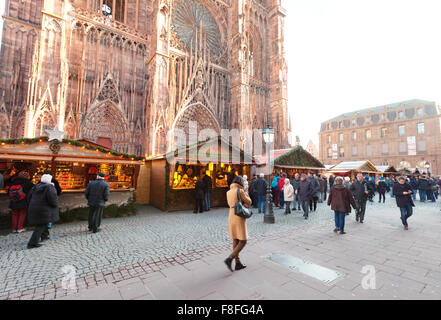 Marché de Noël à Strasbourg la cathédrale de Strasbourg, Strasbourg Alsace France Europe Banque D'Images