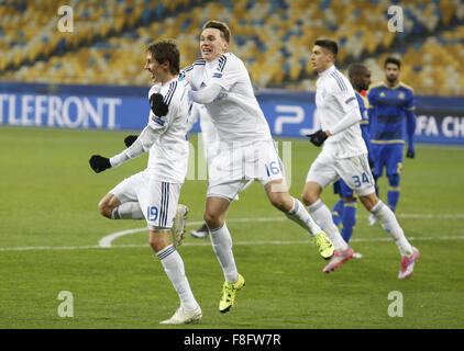 Kiev, Ukraine. 9Th Mar, 2015. Les joueurs de Dynamo célébrer un but au cours de la Ligue des Champions, Groupe G, match de football entre le FC Dynamo Kyiv et Maccabi Tel-Aviv, à l'Olimpiyskyi stadium à Kiev, Ukraine, 09 décembre 2015. Crédit : Serg Glovny/ZUMA/Alamy Fil Live News Banque D'Images