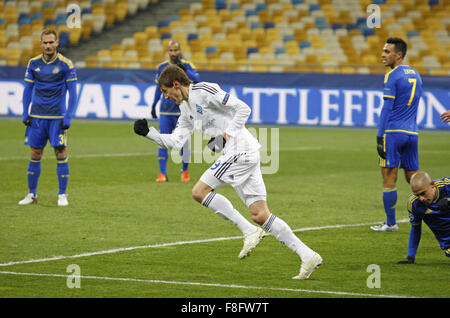 Kiev, Ukraine. 9Th Mar, 2015. DENYS GARMASH (C) de Dynamo célébrer un but au cours de la Ligue des Champions, Groupe G, match de football entre le FC Dynamo Kyiv et Maccabi Tel-Aviv, à l'Olimpiyskyi stadium à Kiev, Ukraine, 09 décembre 2015. Crédit : Serg Glovny/ZUMA/Alamy Fil Live News Banque D'Images