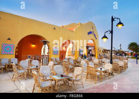 Egypte - Hurghada, port de plaisance, promenade de nuit Banque D'Images