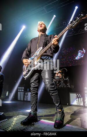 Detroit, Michigan, USA. Dec 8, 2015. PETE WENTZ de Fall Out Boy effectue sur un radio-Amp Kringle Jingle au Fillmore à Detroit, MI le 8 décembre 2015 © Marc Nader/ZUMA/Alamy Fil Live News Banque D'Images