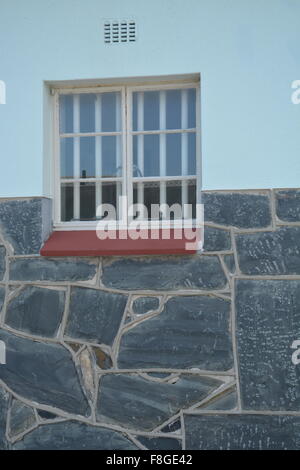 La fenêtre à l'extérieur de la cellule de prison de Nelson Mandela à la prison de Robben Island au large de Cape Town Afrique du Sud Banque D'Images