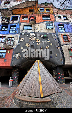 La Hundertwasserhaus (architecte : Friedenreich Hundertwasser), Vienne, Autriche. Banque D'Images