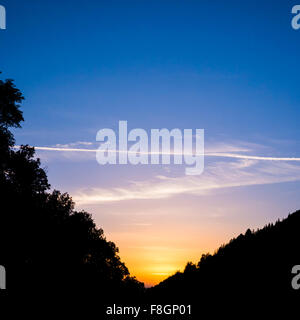 Silhouette de Hills dans le cadre de sunrise sky Banque D'Images