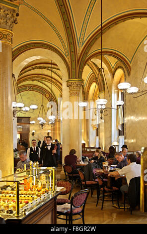 Le légendaire Café Central à Innere Stadt (centre-ville), Vienne, Autriche. Banque D'Images
