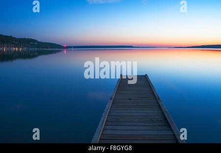 Plus de dock en bois lac encore Banque D'Images