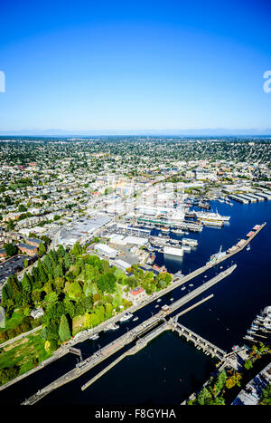 Vue aérienne de Ballard Locks à Seattle cityscape, Washington, United States Banque D'Images