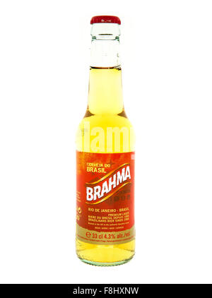 Bouteille de bière Brahma sur fond blanc Banque D'Images