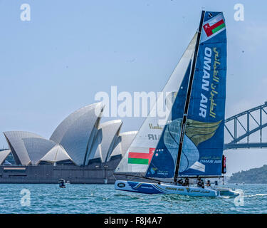 Farm Cove, Sydney, Australie. Dec 10, 2015. Extreme Sailing Act 8. Journée des médias. Oman air (OMA) pratique courses dans Farm Cove, Sydney, Australie. Oman air (OMA) naviguera dans l'Acte final de l'Extreme Sailing Series 2015 à Sydney à partir de la 11-13e décembre 2015. Credit : Action Plus Sport/Alamy Live News Banque D'Images