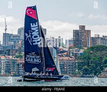 Farm Cove, Sydney, Australie. Dec 10, 2015. Extreme Sailing Act 8. Journée des médias. Équipe Turx (TUR) pratique courses dans Farm Cove, Sydney, Australie. (TUR) équipe Turx naviguera dans l'Acte final de l'Extreme Sailing Series 2015 à Sydney à partir de la 11-13e décembre 2015. Credit : Action Plus Sport/Alamy Live News Banque D'Images