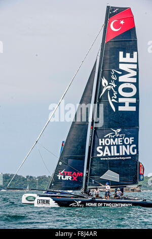 Farm Cove, Sydney, Australie. Dec 10, 2015. Extreme Sailing Act 8. Journée des médias. Équipe Turx (TUR) pratique courses dans Farm Cove, Sydney, Australie. (TUR) équipe Turx naviguera dans l'Acte final de l'Extreme Sailing Series 2015 à Sydney à partir de la 11-13e décembre 2015. Credit : Action Plus Sport/Alamy Live News Banque D'Images