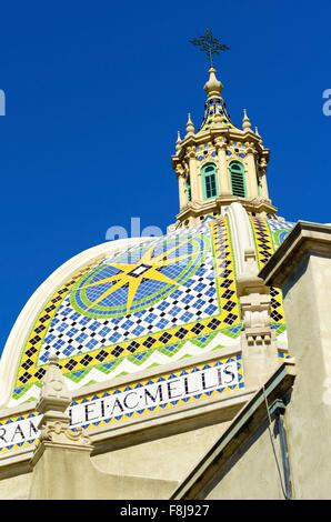 Le mafnificent Californie Bell Tower et le dôme à l'entrée de Balboa Park à San Diego, États-Unis d'Amérique. Un cadre coloré Banque D'Images