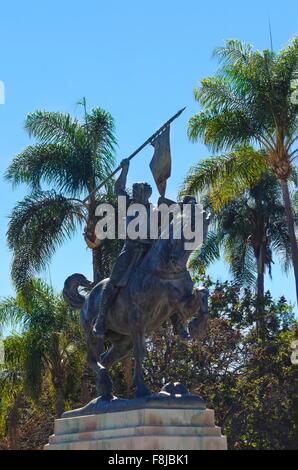 La statue d'El Cid, Rodrigo Díaz de Vivar, un héros médiéval espagnol sur un cheval, tenant une lance et le bouclier. La sculpture a été un Banque D'Images