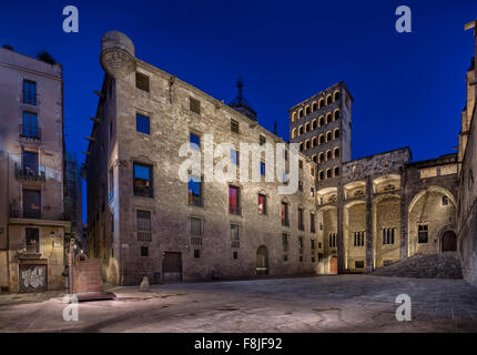 Kings square illuminé la nuit, Plaça del Rei, Barri Gotic, Barcelone, Catalogne, Espagne Banque D'Images