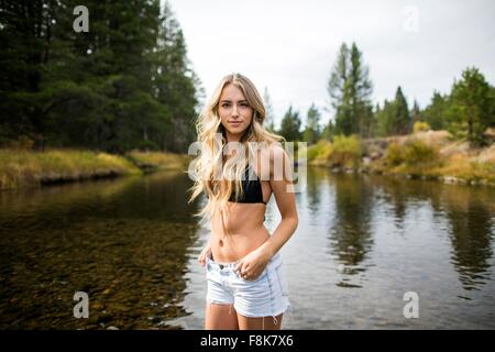 Portrait of young woman in river, Lake Tahoe, Nevada, USA Banque D'Images