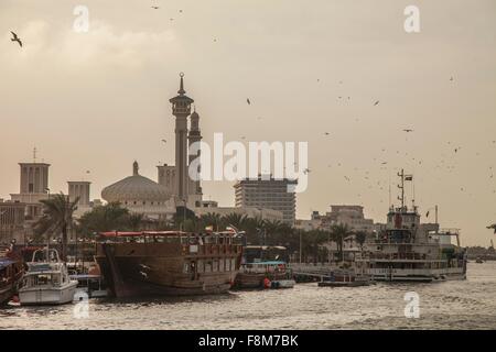 Les bateaux traditionnels à la Crique de Dubaï, Dubaï, Émirats Arabes Unis Banque D'Images